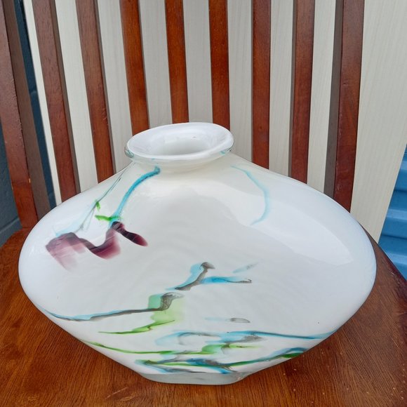 Beautiful Vase, Signed.  Can't make out Sign. - Picture 1 of 6